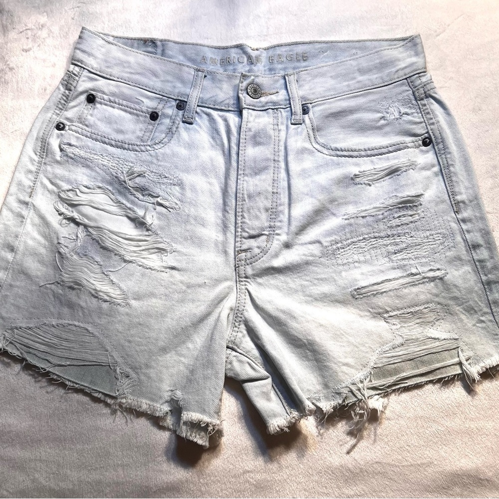 AMERICAN EAGLE 90s Boyfriend Shorts Sz 6 Light Wash Ripped NWOT